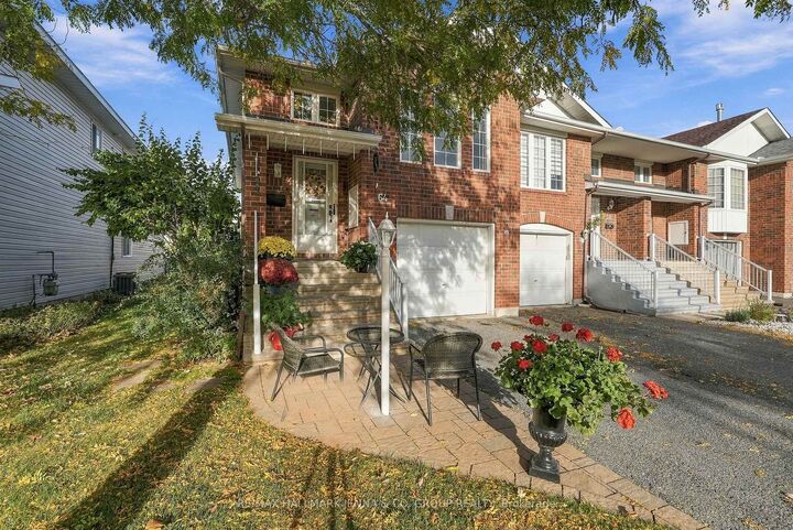 Property Photo:  64 Whalings Circle  ON K2S 1S4 
