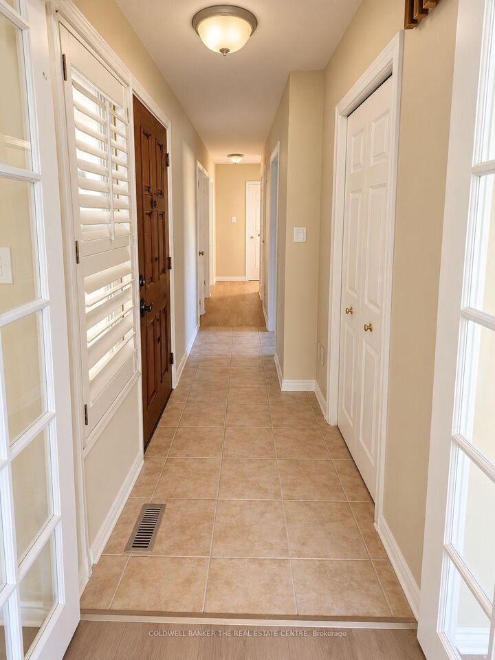 Property Photo:  140 Woodpark Place #Main  ON L3Y 3P6 
