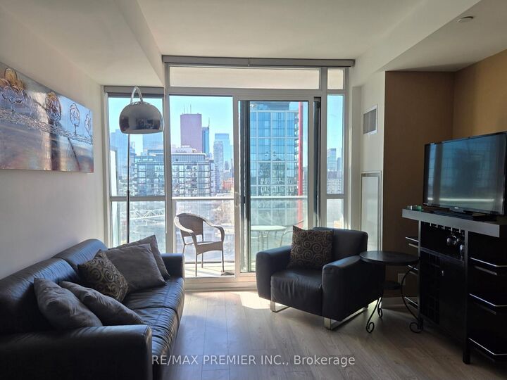 Property Photo:  120 Parliament Street 1613  ON M5A 2Y8 