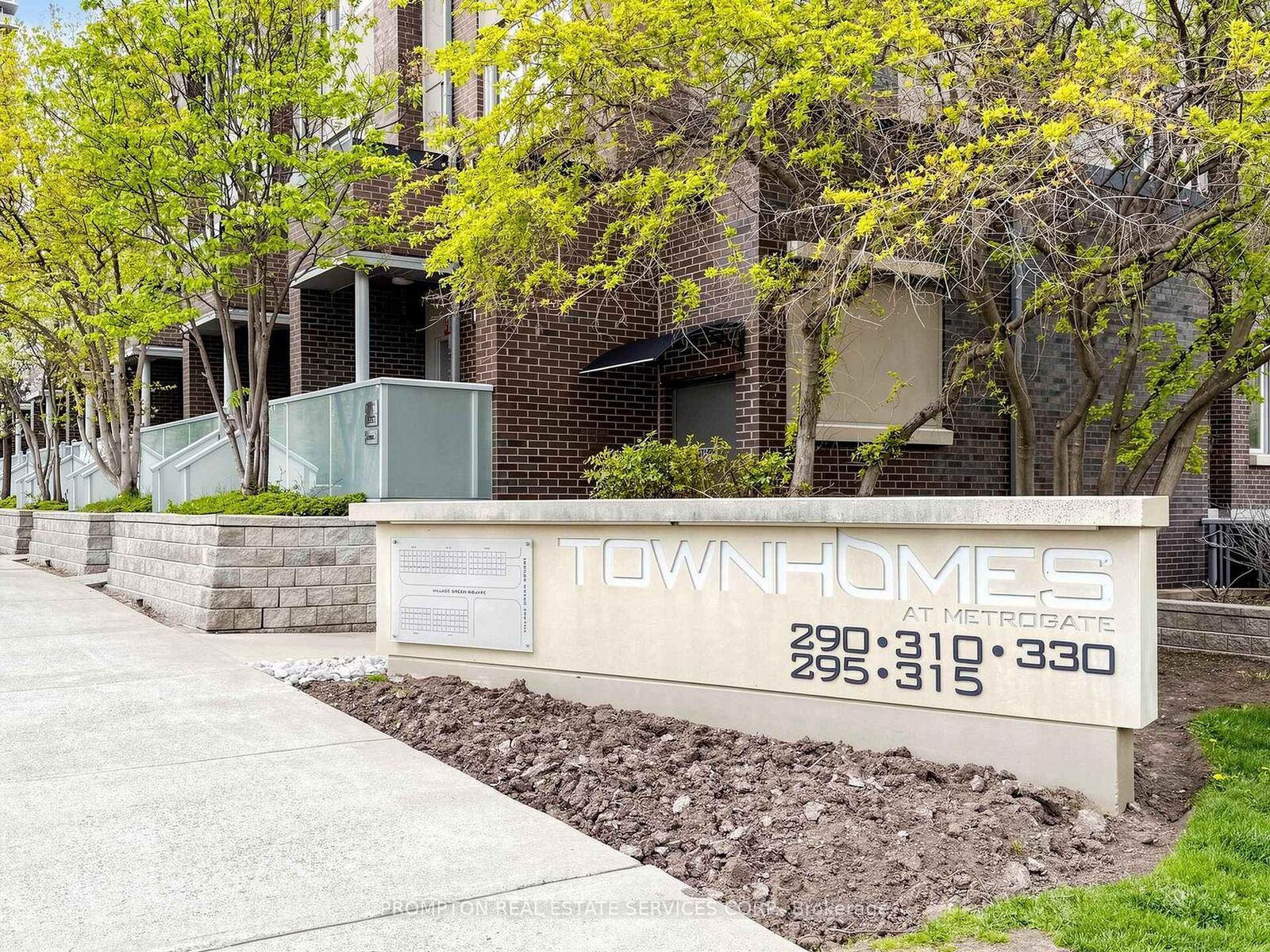 Property Photo:  330 Village Green Square Th3  ON M1S 0L1 