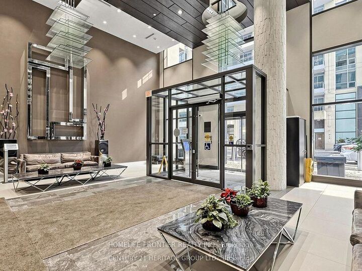 Property Photo:  9205 Yonge Street NE 304  ON L4C 1V5 