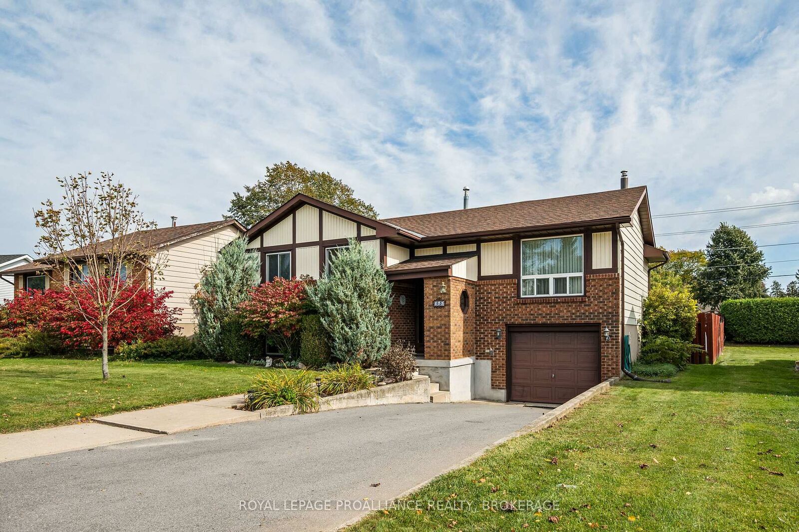 Property Photo: 956 Kenshaw Street ON K7P 1M1