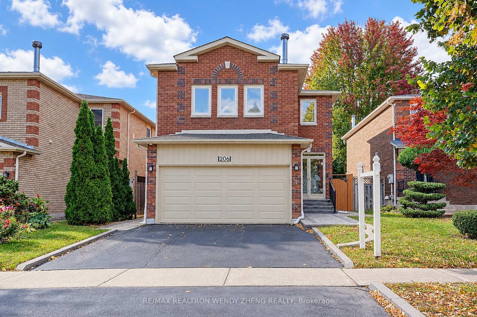 Property Photo:  206 Bernard Avenue  ON L4S 1E3 