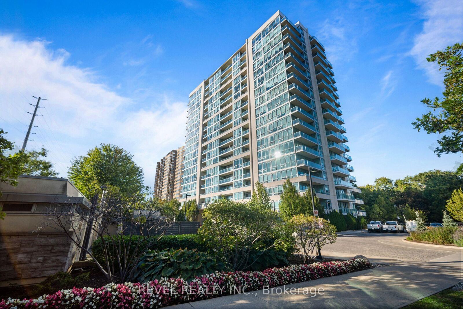 Property Photo:  1055 Southdown Road 511  ON L5J 0A3 