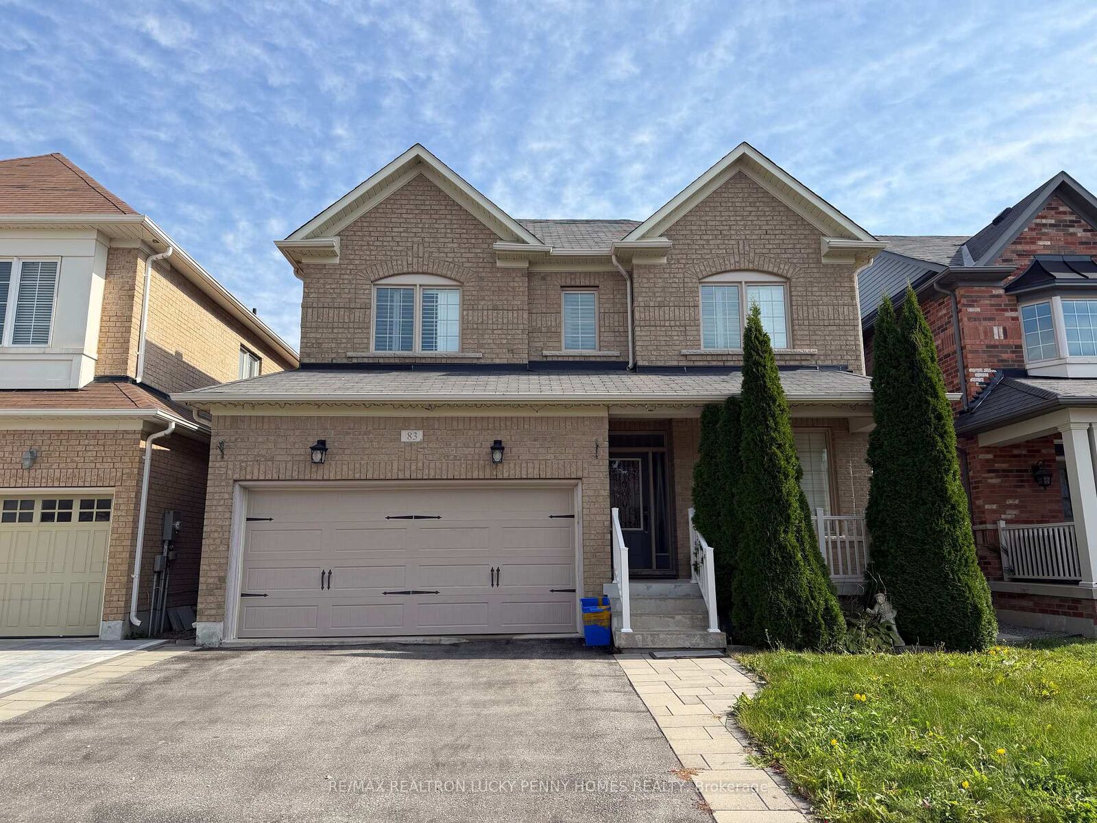 Property Photo:  83 Yakefarm Boulevard  ON L4A 0V2 