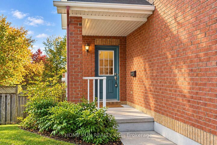 Property Photo:  37 Tobermory Crescent  ON K2K 2S2 