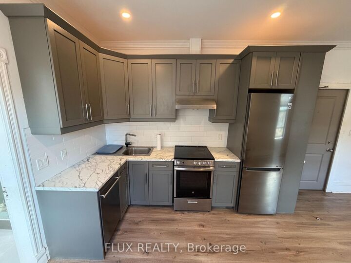 Property Photo:  195 Waterloo Street S 4  ON N5A 4B6 