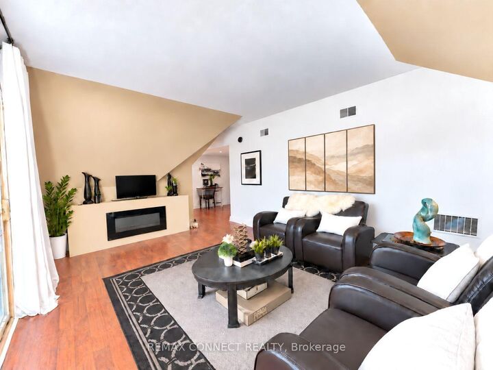 Property Photo:  4872 Valley Way 303  ON L2E 1W3 