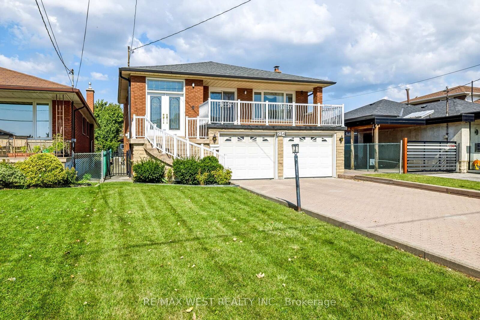 Property Photo:  254 Maple Leaf Drive  ON M6L 1P1 