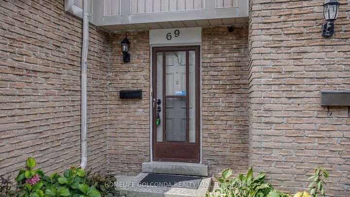 Property Photo:  1290 Bridletowne Circle 69  ON M1W 2V4 