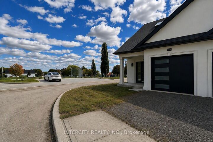 Property Photo: 263 Barrie Street 15 ON L3Z 4M8