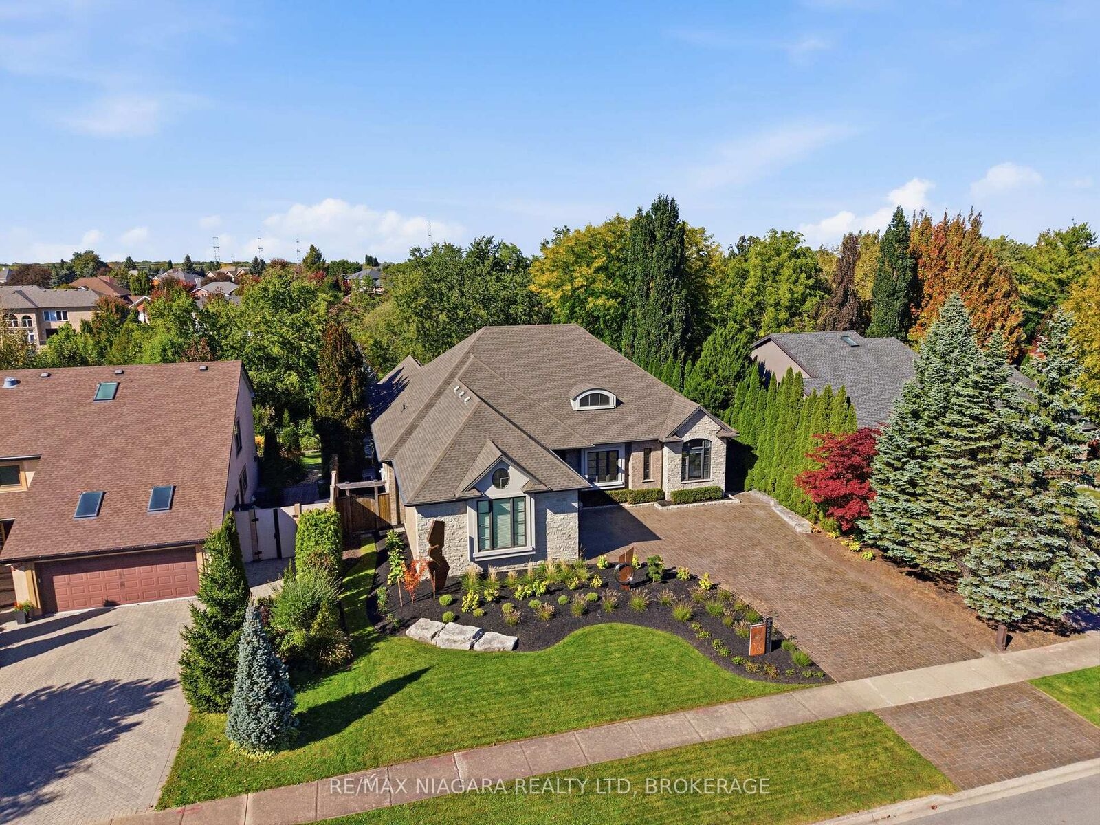 Property Photo: 3525 Cardinal Drive ON L2H 2X3