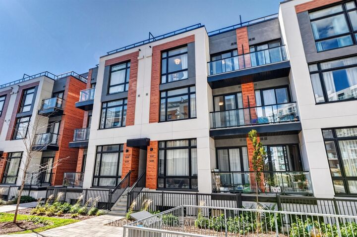 Property Photo:  8 David Eyer Road 1227  ON L4S 0N3 