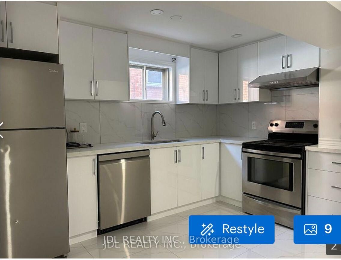 Property Photo:  13 Pawnee Ave Avenue Kitchen Main/2 Beds Bsmt  ON M2H 3C6 