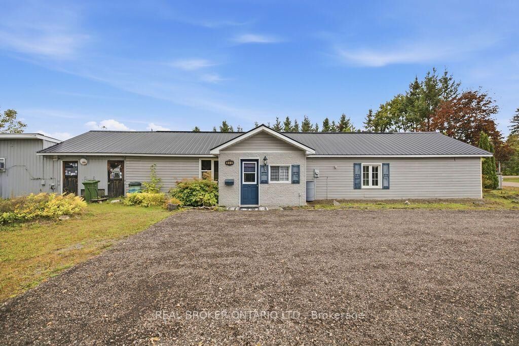 Property Photo:  800 Pinegrove Crescent  ON K8A 7E5 
