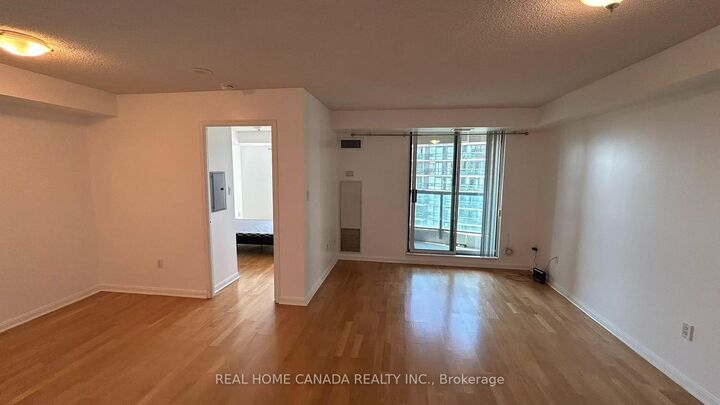 Property Photo:  23 Lorraine Drive 1810  ON M2N 6Z6 