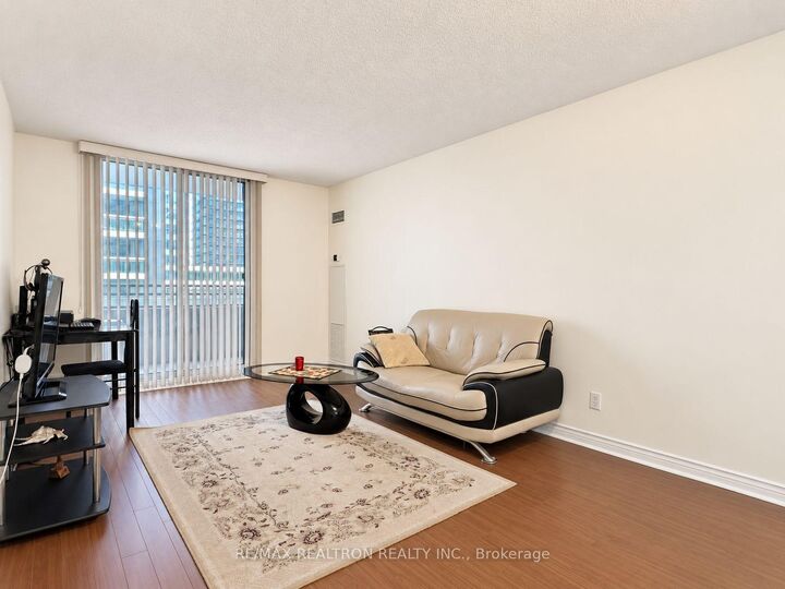 Property Photo:  256 Doris Avenue 511  ON M2N 6X8 
