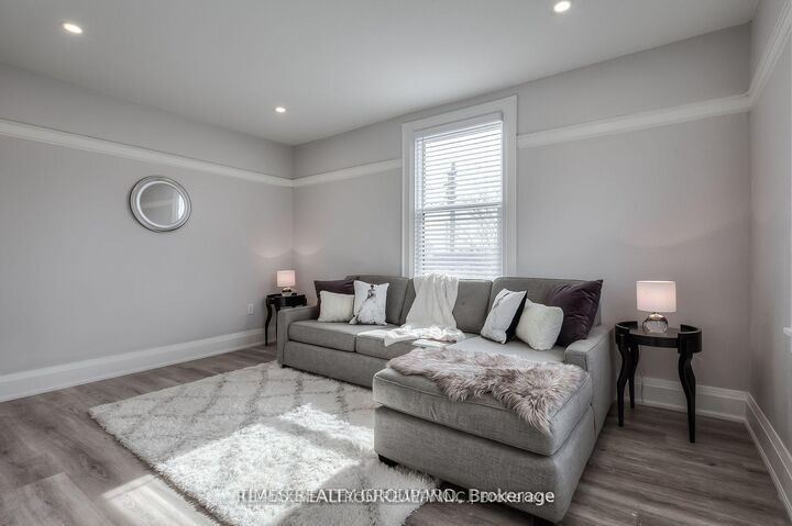 Property Photo:  1492 Dundas Street E 3  ON M4M 1S9 