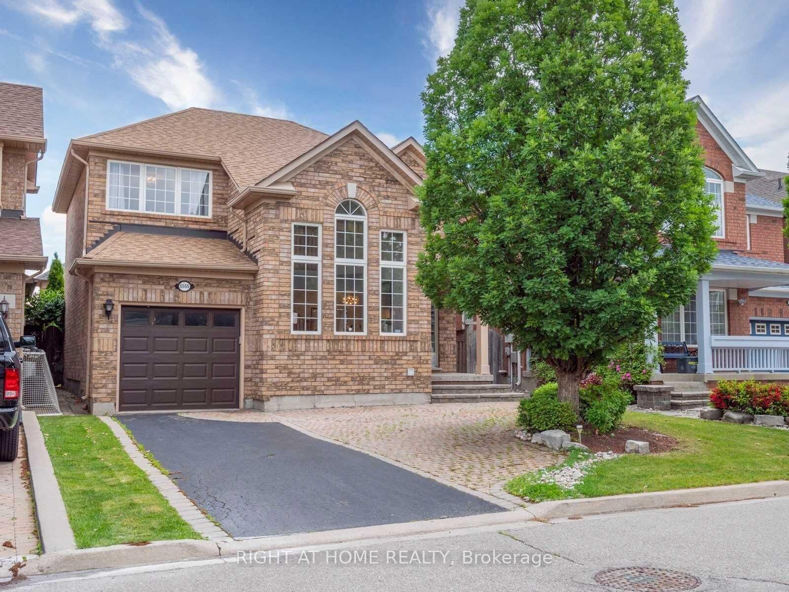 Property Photo: 5555 Bridgeport Gate ON L5M 6N1