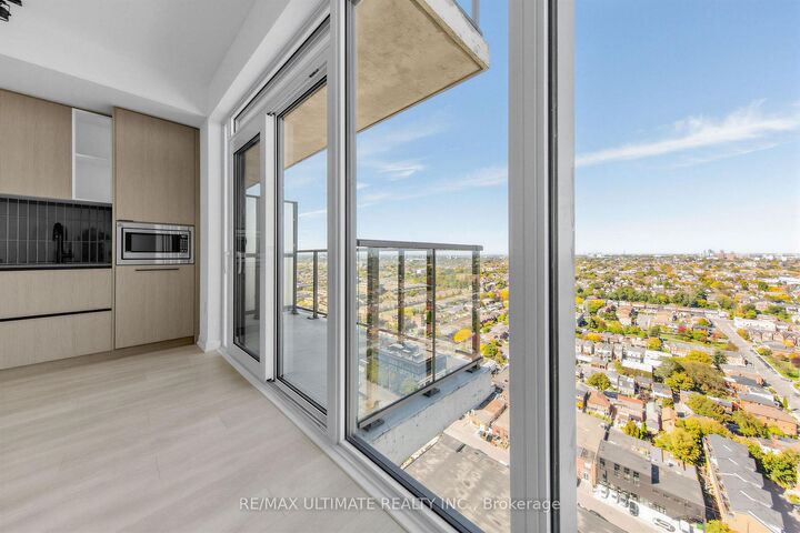 Property Photo:  1285 Dupont Street 2807  ON M6H 0E3 