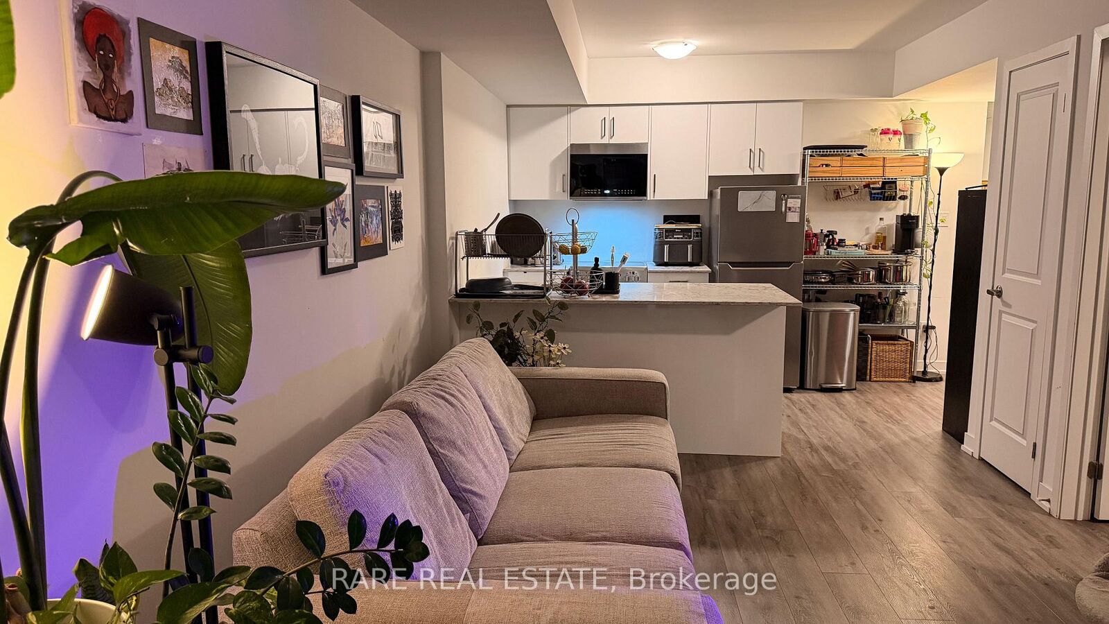 Property Photo:  10 Marquette Avenue 4  ON M6A 0E1 