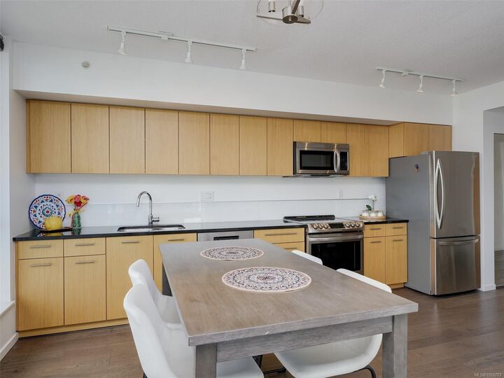 Property Photo:  834 Johnson St #1106  BC V8W 1N3 