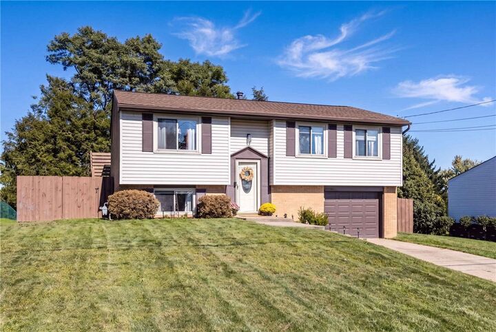 Property Photo:  206 Win Ridge Dr  PA 15108 