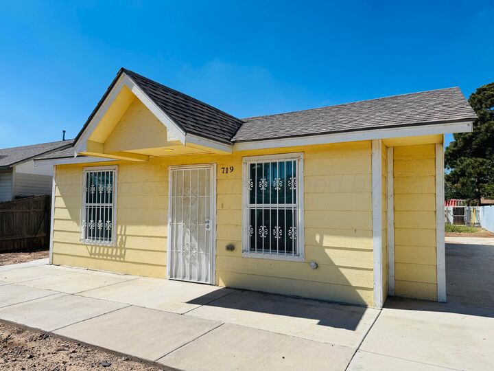 Property Photo: 719 N Williams Street TX 79107-5538