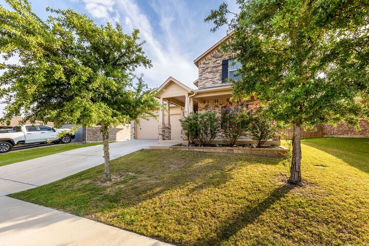 Property Photo:  925 Woodduck Trail  TX 78641 