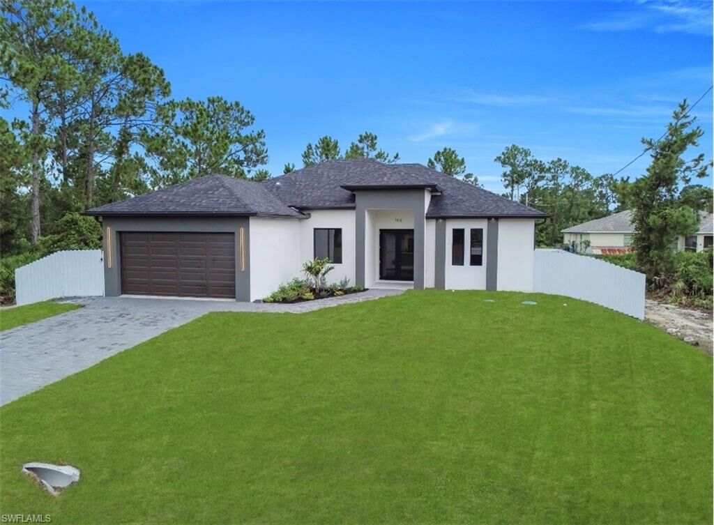 Property Photo: 1116 Cherry St E FL 33974