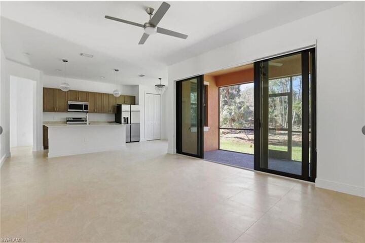 Property Photo: 2167 Della Dr FL 34117