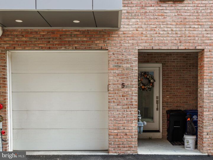 Property Photo:  119 Greenwich Street Unit 5  PA 19147 