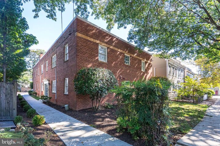 Property Photo: 415 N West Street 3 VA 22314