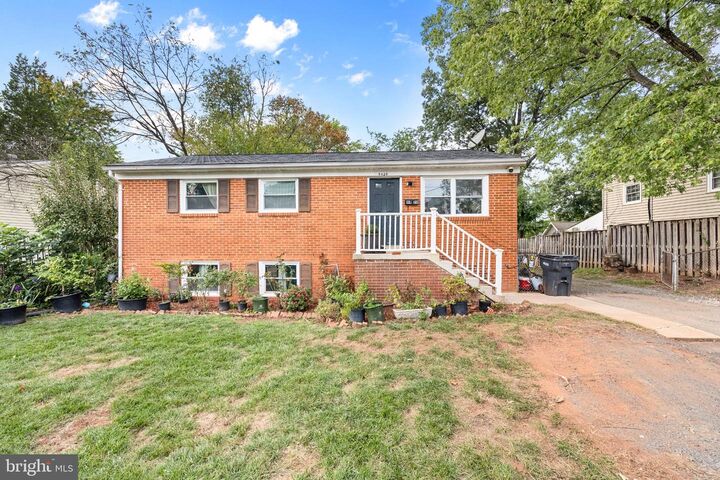Property Photo: 9420 Spotsylvania Street VA 20110