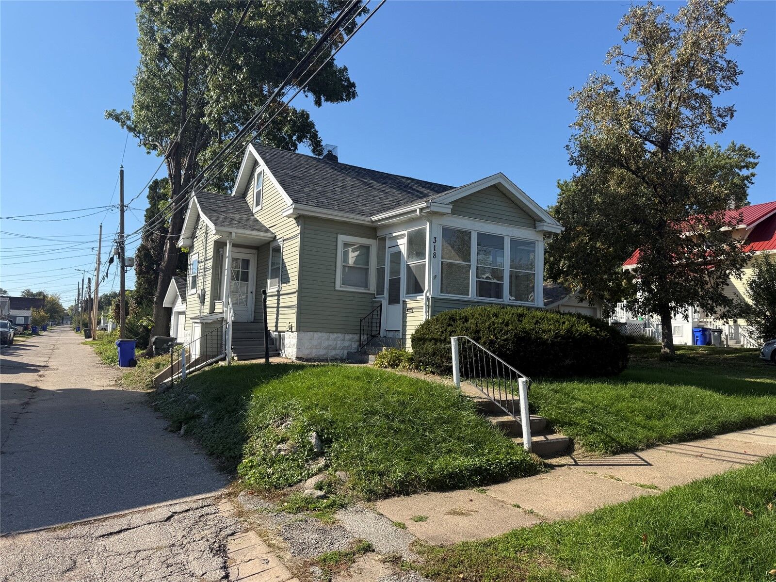 Property Photo: 318 Highland Drive NW IA 52405