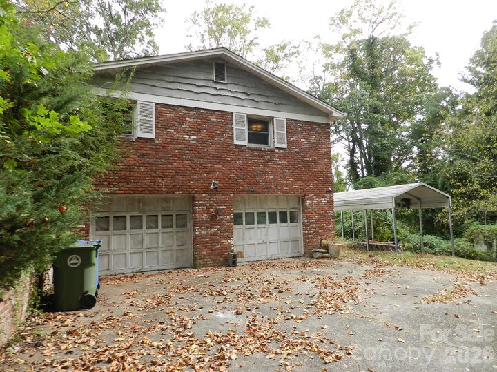 Property Photo:  25 Chateau Place  NC 28805 