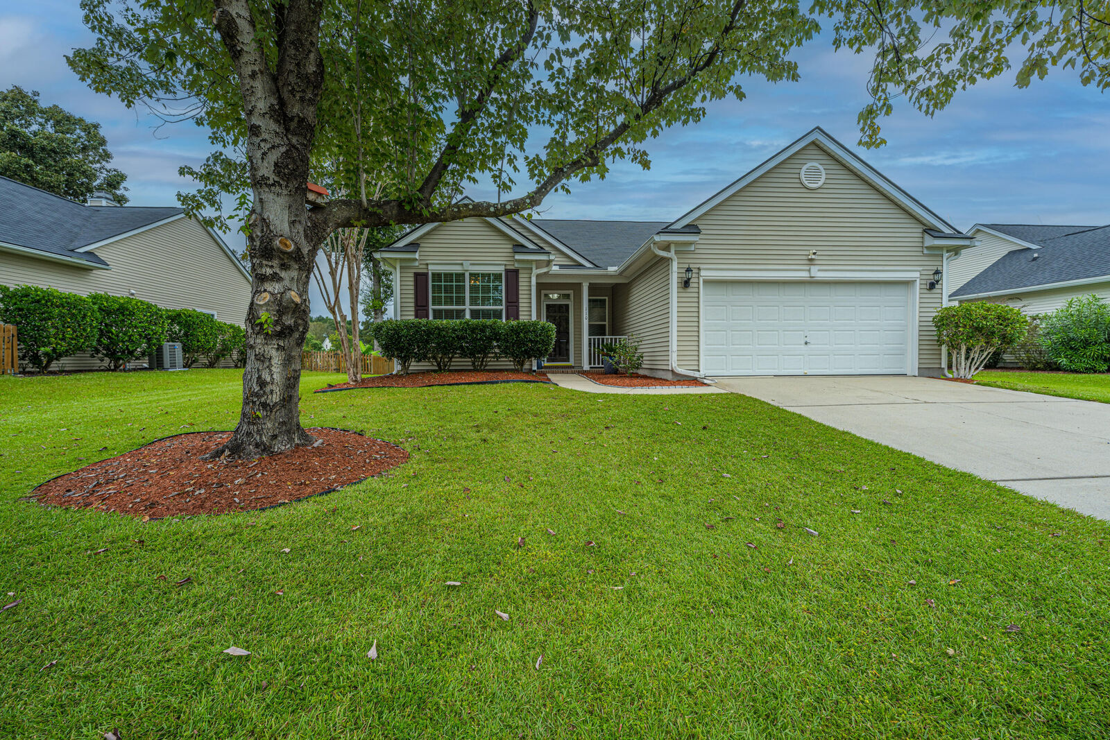 Property Photo: 110 Cabrill Drive SC 29414