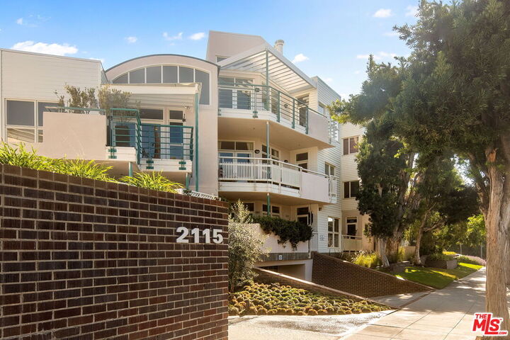 Property Photo:  2115 3rd St, Unit 102  CA 90405 