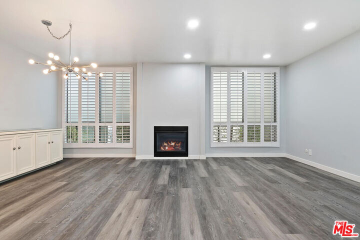 Property Photo:  927 N Kings Rd, Unit 107  CA 90069 