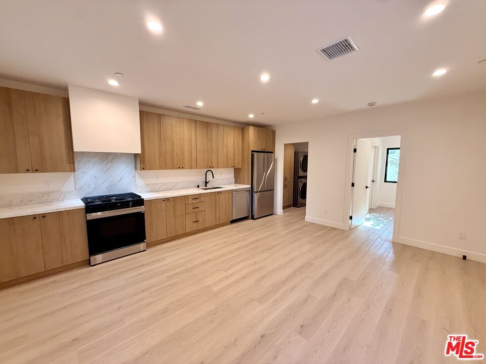 Property Photo:  2707 Benedict St, Unit 1/2  CA 90039 
