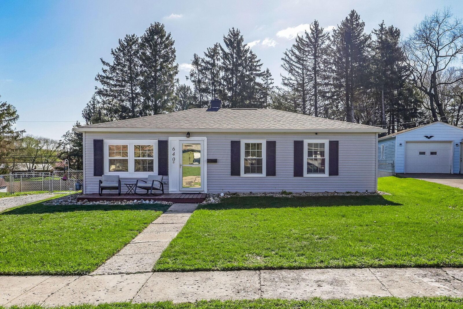 Property Photo:  640 N Shoshone Drive  OH 43130 