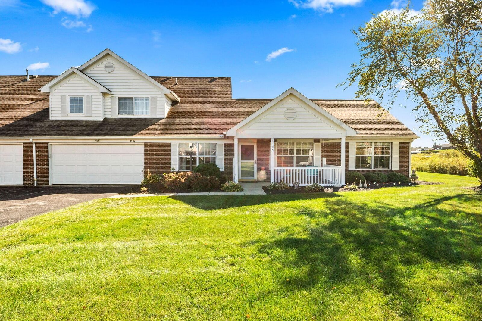 Property Photo: 1306 Old Pond Drive OH 43302
