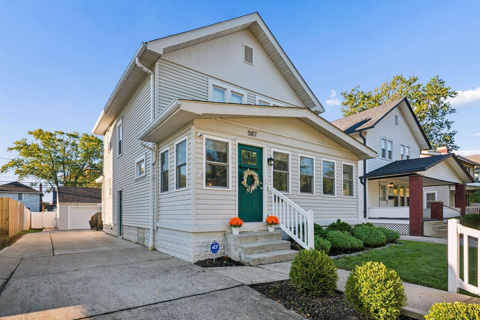 Property Photo: 587 Melrose Avenue OH 43202