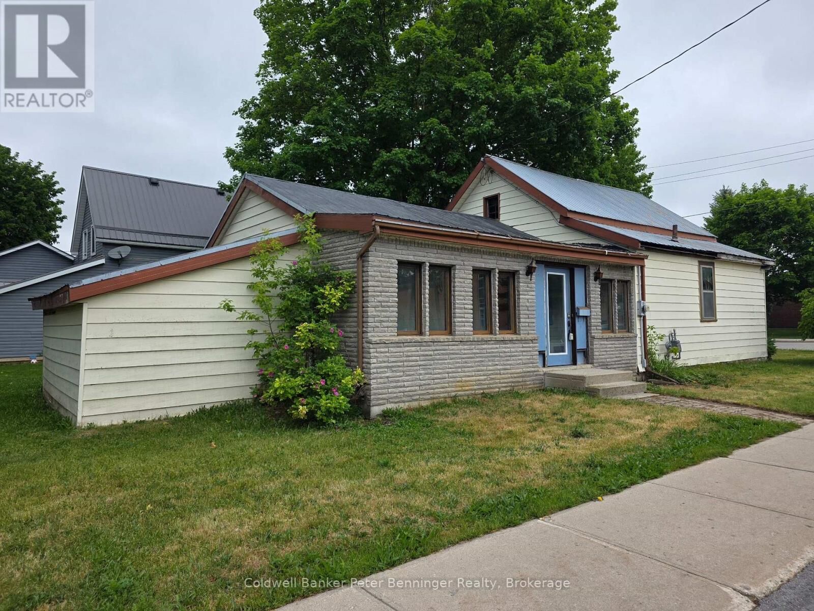 Property Photo:  21 Peter Street  ON N0G 2V0 
