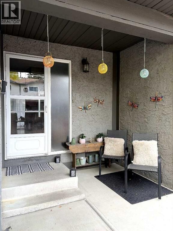 Property Photo: 7172 Coach Hill Road Southwest AB T3H 1C8