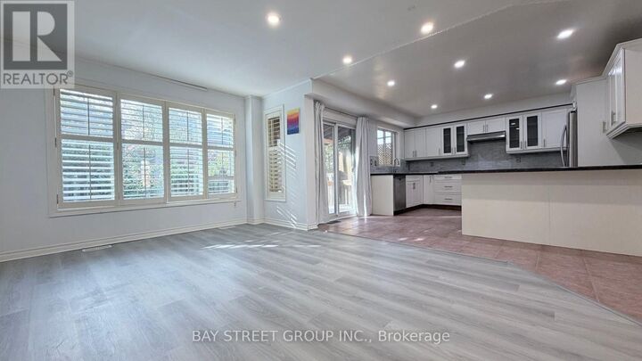 Property Photo:  76 Sawmill Valley Drive  ON L3X 2S3 