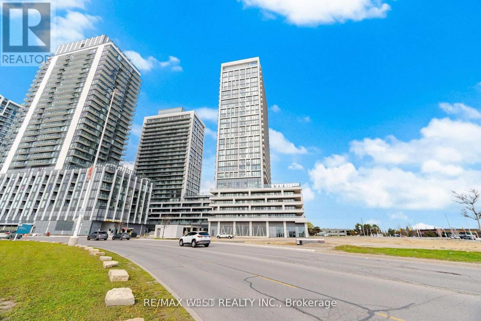Property Photo:  8960 Jane Street 2302  ON L4K 0N9 