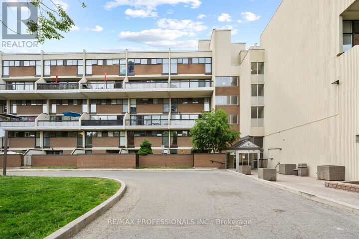 Property Photo: 2 Valhalla Inn Road 339 ON M9B 6C3