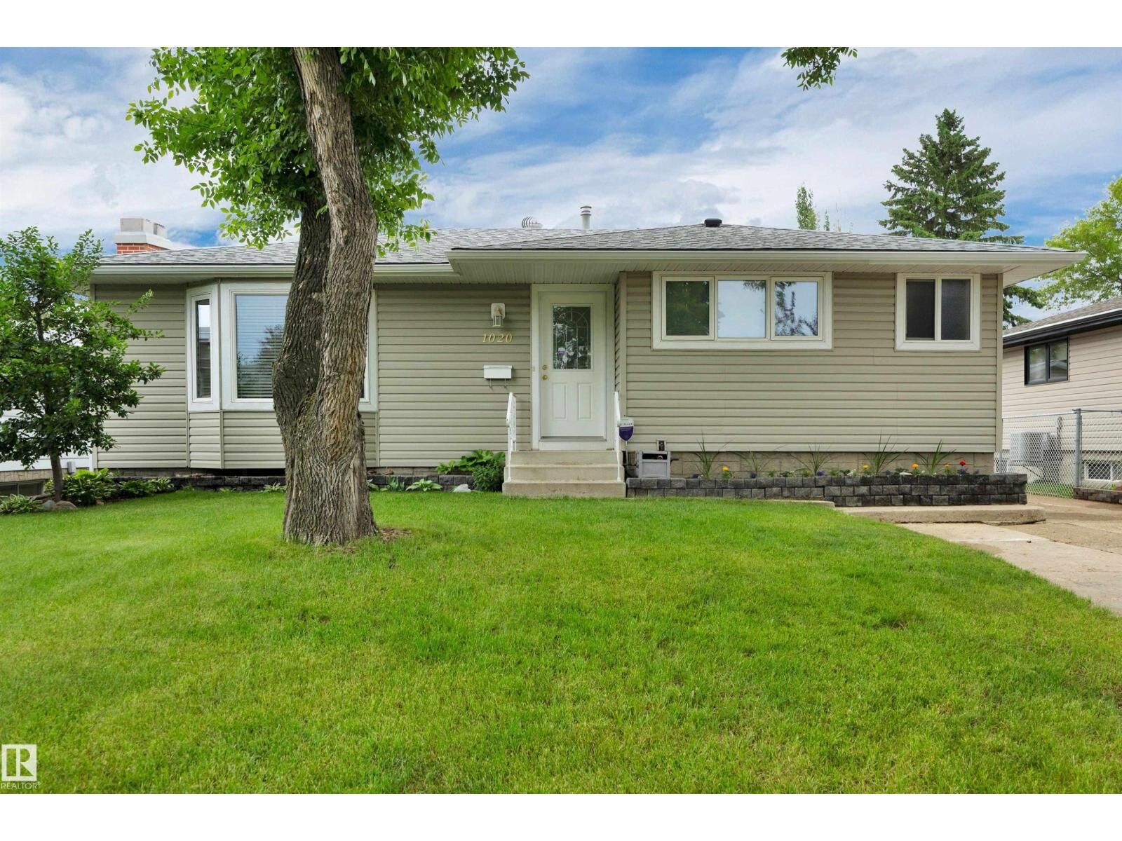 Property Photo:  1020 Keith Road  AB T8A 1G3 
