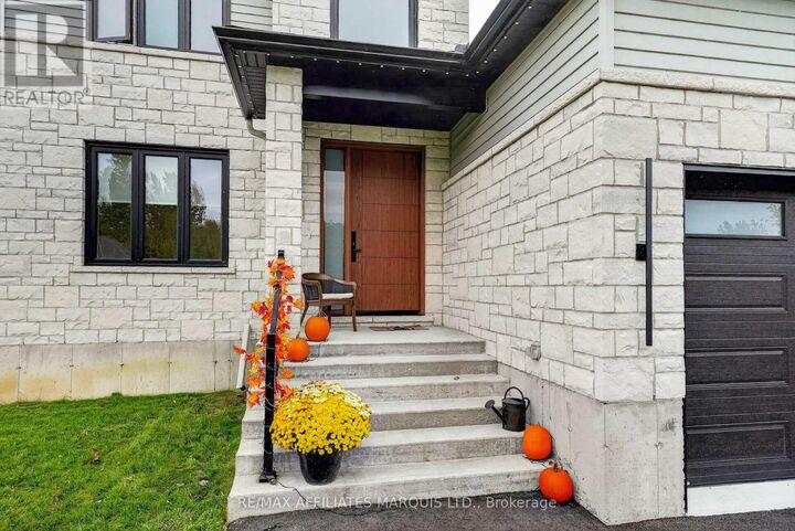Property Photo:  20314 Andrea Avenue  ON K0C 2C0 